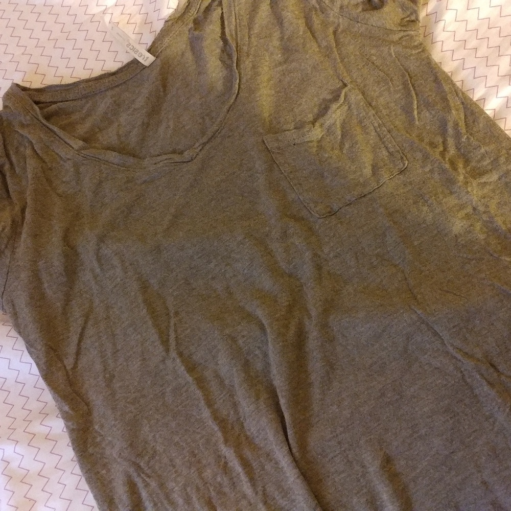 2 T-Shirts